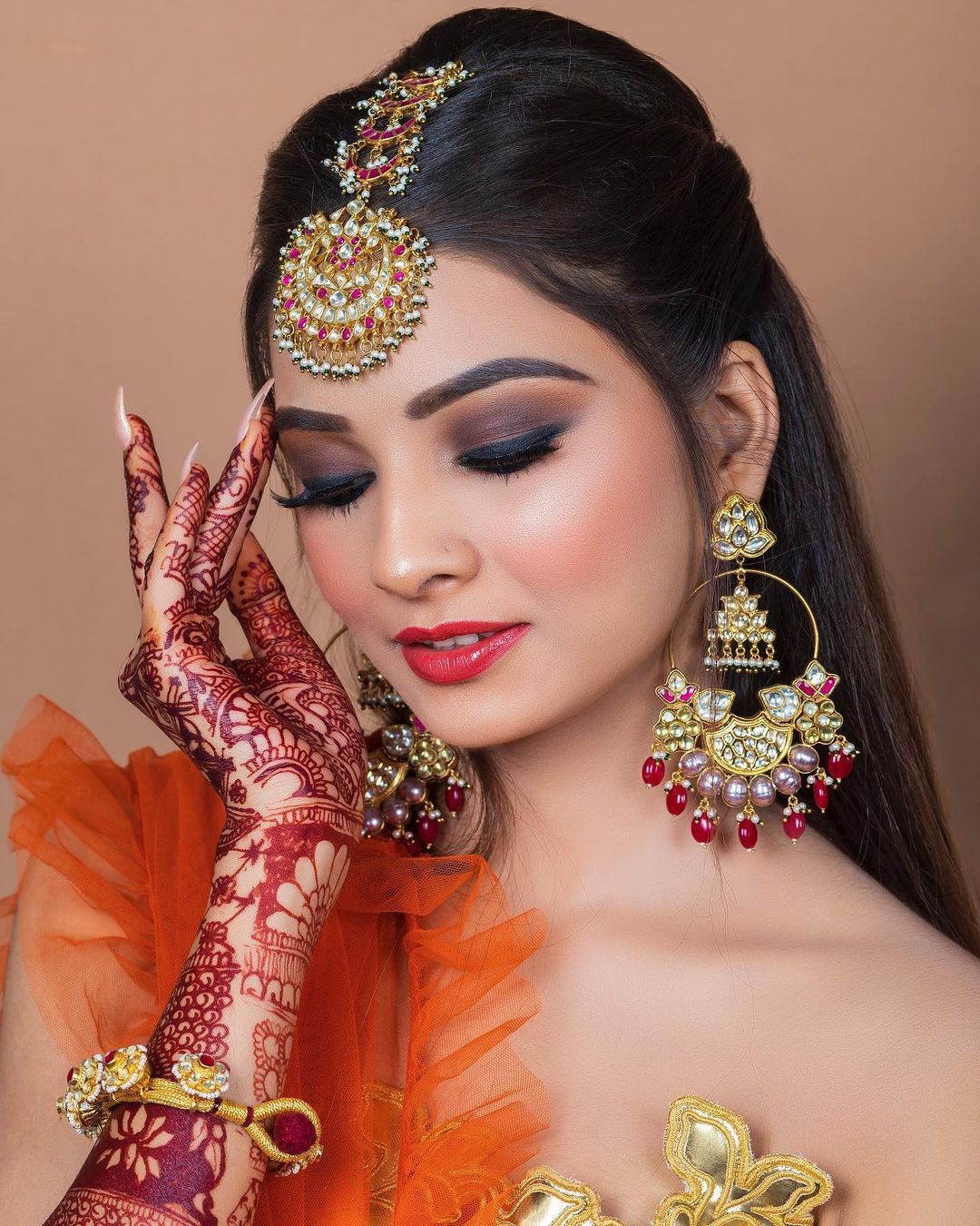 Karva Chauth 2022 Hair Style Ethnic Dress Hair For Salwar Suit Saree Lehnga  Image Of Simple Hairstyle | करवा चौथ के लिए बेस्ट हेयर स्टाइल, सूट, साड़ी  या लहंगा हर ड्रेस में